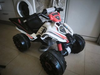Quad eléctrico infantil Mercedes-Benz