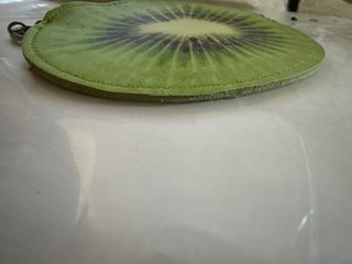 Monedero plano kiwi con llavero