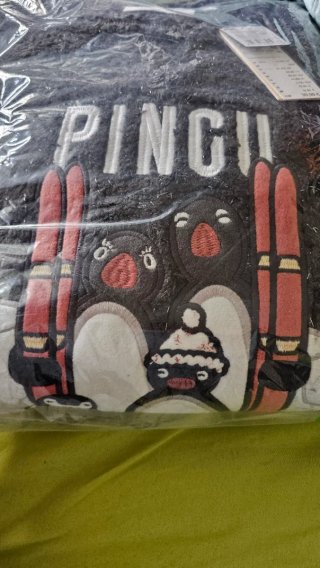 Pijama y zapatillas Pingu de Women's Secret