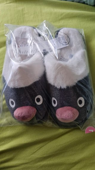 Pijama y zapatillas Pingu de Women's Secret