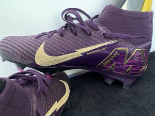 Botas de fútbol Nike Mbappé Oro/Morado gama alta