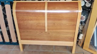 Base de cama de madera y metal