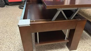 Mesa de centro elevable marrón