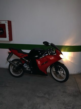Yamaha TZR Roja