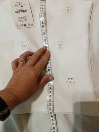 Camiseta Zara sin mangas bordada