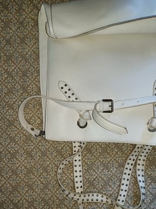 Borsa bianca con borchie