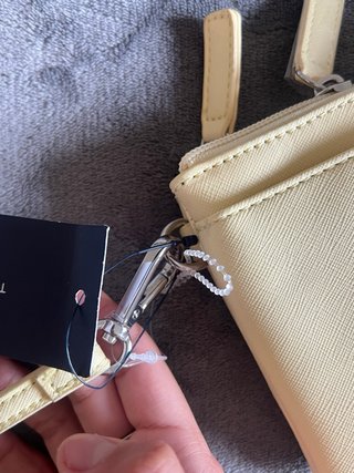 Cartera pulsera Tommy Hilfiger amarilla