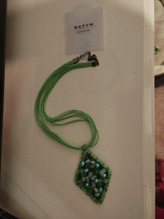 Collana EXYN con ciondolo pietre verdi