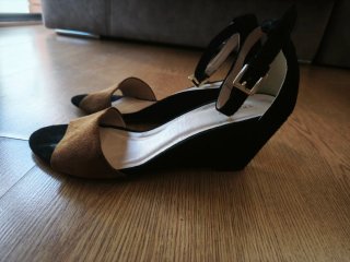 Zapatos de vestir negros y marrones casi nuevos