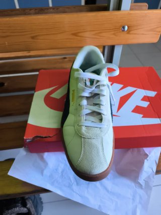 Zapatillas Puma Blancas y Marrones