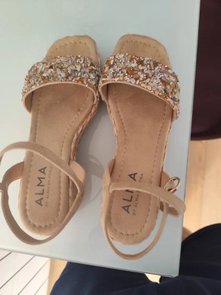 Sandalias cuña pedrería beige