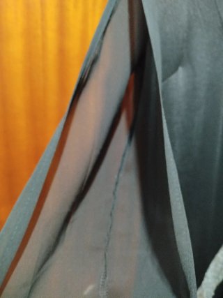 Vestido negro con lentejuelas plateadas