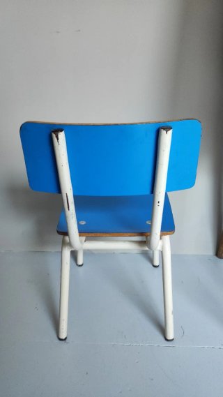 Silla escolar vintage azul