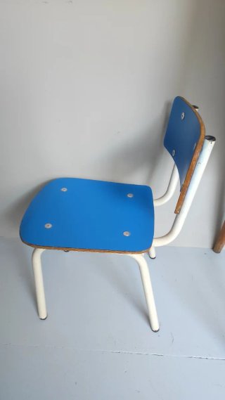 Silla escolar vintage azul