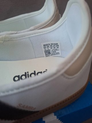 Zapatillas Adidas Blancas y Beige
