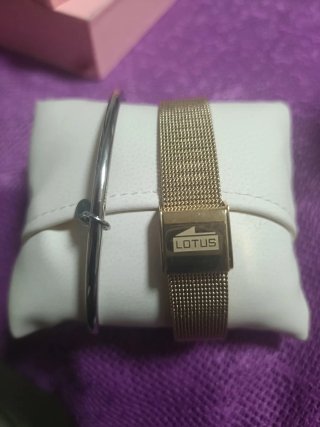 Reloj Lotus con pulsera y joyero