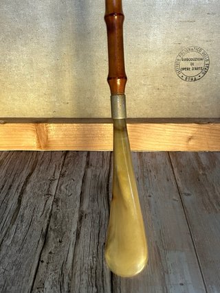 Elegante calzascarpe vintage figurato – 56 cm