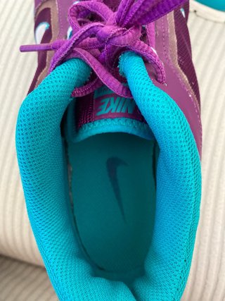 Zapatillas deportivas Nike mujer moradas y turques