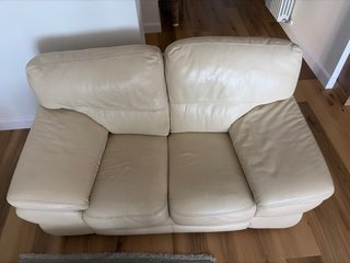 Sofá de piel beige 2 plazas