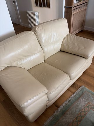 Sofá de piel beige 2 plazas