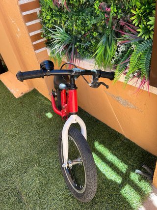 Bicicleta de equilibrio YBIKE roja