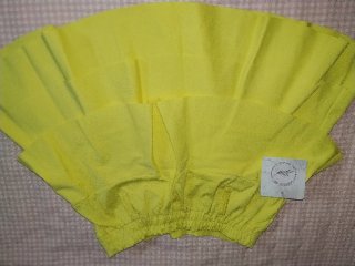 Falda amarilla con volantes