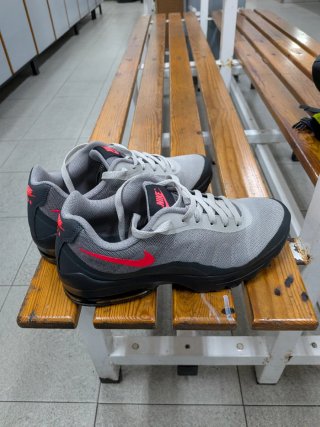 Nike Air Max Invigor Gris y Rosa nuevas número 41