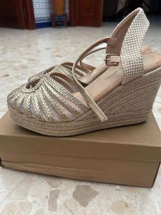 Cuñas doradas Melody shoe talla 38