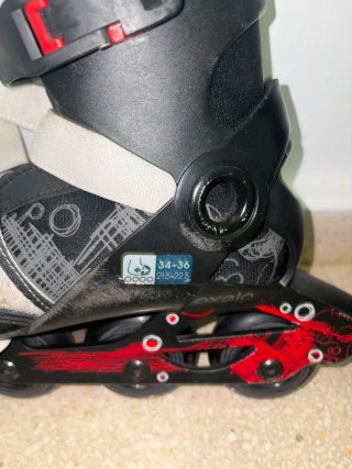 Patines en línea negros y rojos + bolsa