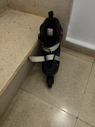Patines en línea negros y rojos + bolsa