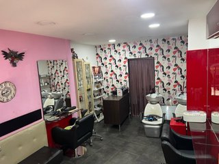 Salón de peluquería completo