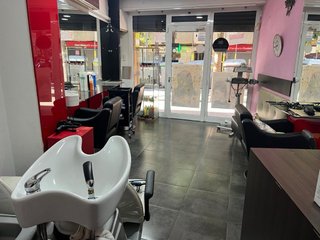 Salón de peluquería completo