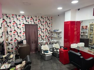 Salón de peluquería completo