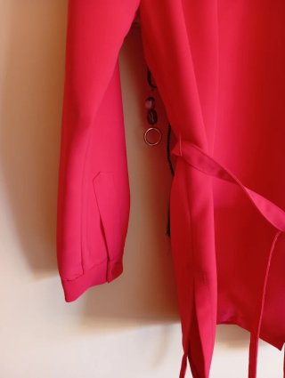 Sobrecamisa roja, talla 42, marca española.
