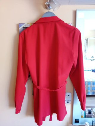 Sobrecamisa roja, talla 42, marca española.