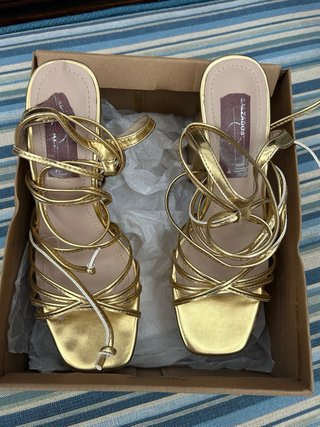 Sandalias doradas tacón plataforma