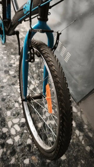 Bicicleta BTwin 24"Negra y Azul