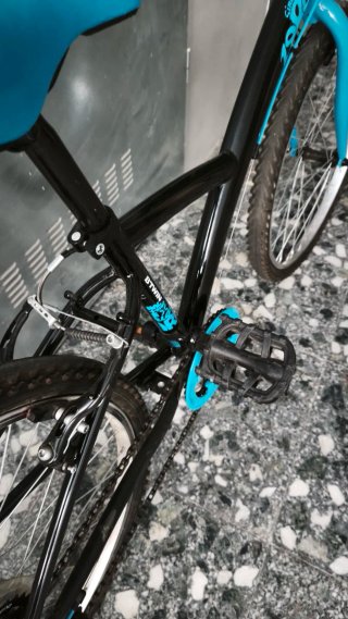 Bicicleta BTwin 24"Negra y Azul