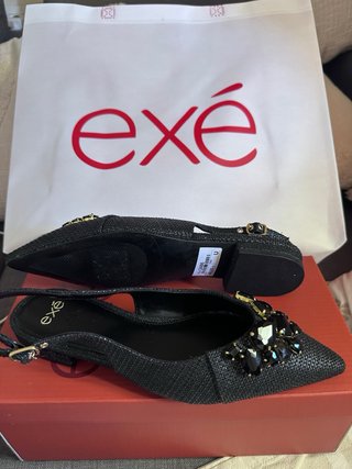 Zapato slingback negro con pedrería