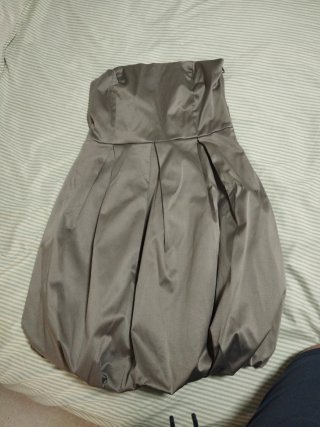 Vestido plateado sin tirantes