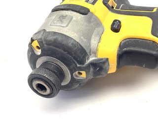 E621073-0 ATORNILLADOR A BATERIA DEWALT DCF887