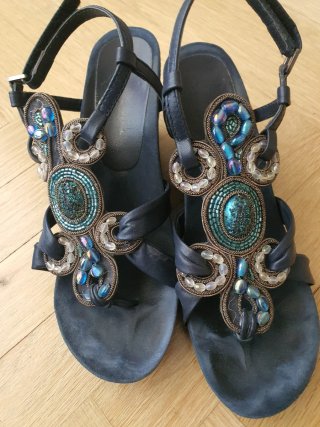 Sandalias Alma en Pena. Cuña, talla 39