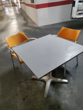 Mesa y 2 Sillas Naranja