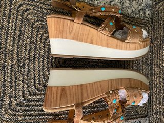 Sandalias cuña ante turquesa y pedrería