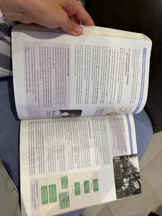 Llibre text historia del mon contemporani