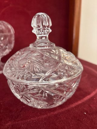 Bombonera de cristal tallado con tapa