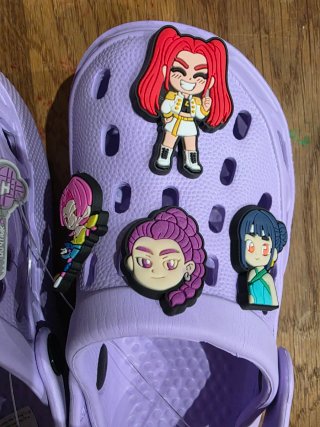 Zuecos Crocs Morados K-pop talla 26-27