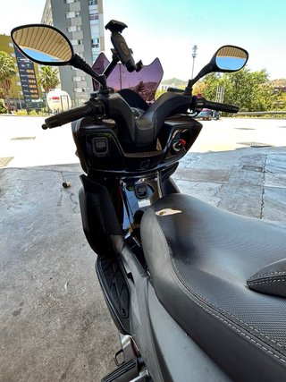 Maxiscooter Kymco KXCT 300i Negra