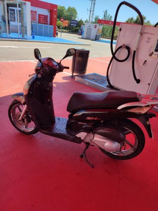 Honda SH 125cc Scooter Negra