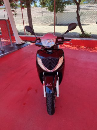 Honda SH 125cc Scooter Negra